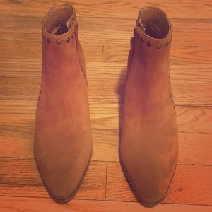 Chic Camel Ankle Boot / Bootie